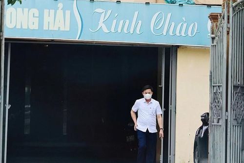 Kỷ luật chủ tịch xã sau clip đi ra từ nhà nghỉ trong giờ hành chính