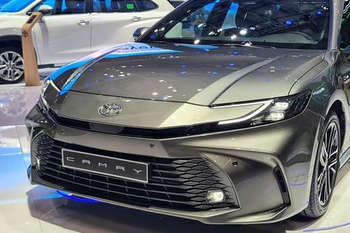 Đánh giá hai mẫu sedan hạng D mới bán ở Việt Nam