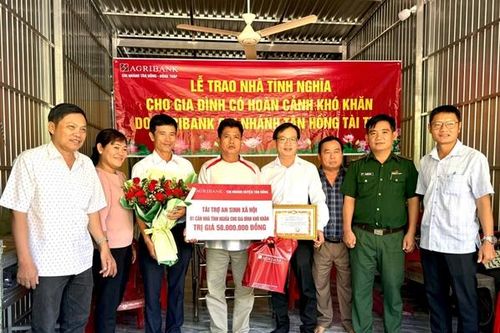 Trao tặng 5 căn nhà tình nghĩa cho gia đình có công với cách mạng