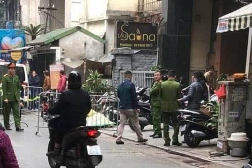 Người đàn ông tử vong bất thường trên vỉa hè đường Yên Phụ