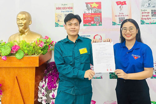 Nữ cử nhân tình nguyện nhập ngũ