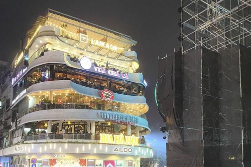 Phố đi bộ Hồ Gươm, Văn Quán bắt đầu chật cứng người đi countdown