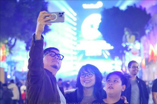 Chào năm mới 2025: Mong chờ Thủ đô chuyển động mạnh mẽ