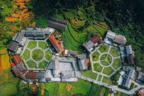 Ngôi làng duy nhất Việt Nam được ví như 'bông hoa nơi địa đầu Tổ Quốc', nằm ngay cạnh một trong 'tứ đại đỉnh đèo'
