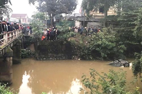 Ô-tô lao xuống sông, 2 người tử vong
