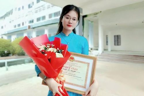 Vừa học vừa làm thêm, nữ thủ khoa trường ĐH Quảng Nam từng bước chinh phục ước mơ nghề giáo