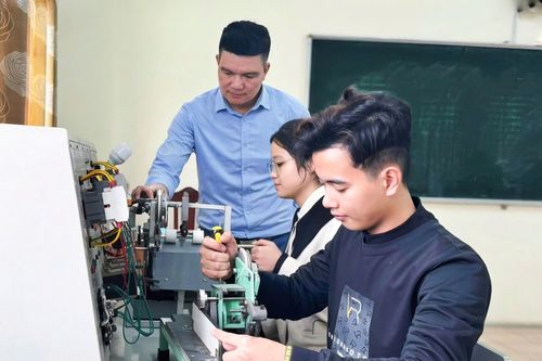 Thúc đẩy phong trào nghiên cứu khoa học trong sinh viên