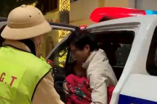 CSGT kịp thời đưa cháu bé 4 tuổi đi cấp cứu thoát cơn nguy kịch