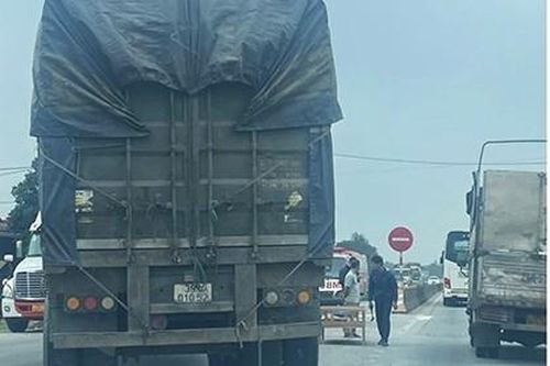 Va chạm với xe tải, người đàn ông tử vong tại chỗ