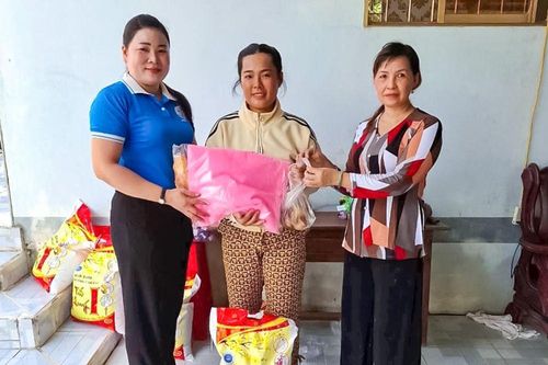 Tấm lòng phụ nữ nông thôn