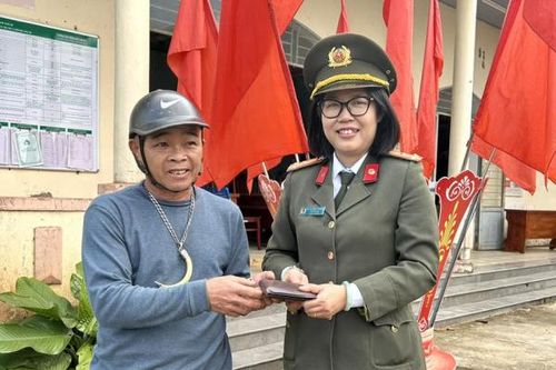 Biểu dương người dân nhặt được của rơi, nhờ Công an tìm người trả lại