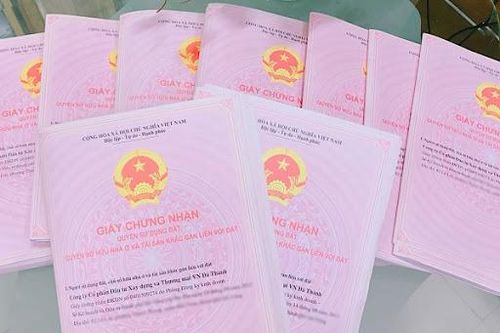 Hàng loạt cá nhân bị 'cò' làm 'sổ đỏ' lừa tiền