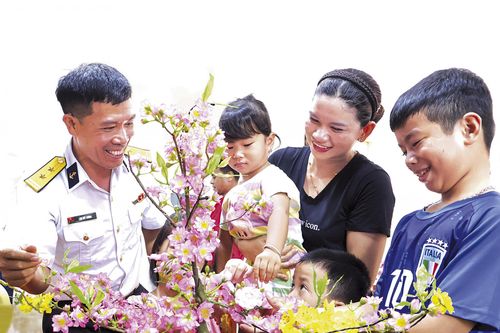 Trường Sa vững vàng nơi đầu sóng