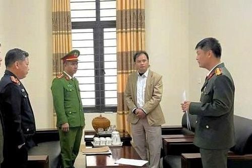 Trưởng ban quản lý rừng phòng hộ Tân Kỳ bị bắt