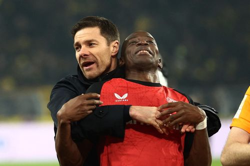 Hạ gục Dortmund, Leverkusen áp sát Bayern