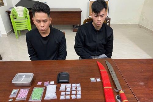Thủ hung khí bán ma túy