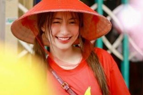 Nhan sắc gây chú ý của Hòa Minzy