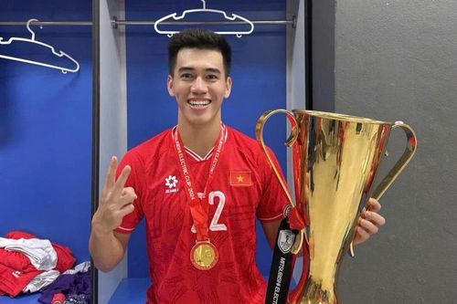 Tiến Linh làm điều bất ngờ với huy chương sai sót từ BTC AFF Cup