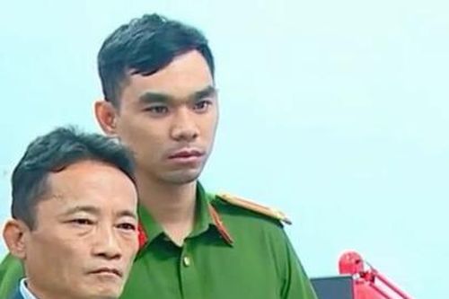 Khởi tố người đàn ông rút kiếm dọa nữ nhân viên vệ sinh môi trường