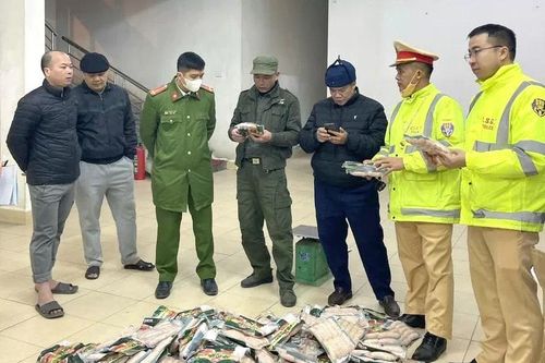 Tuyên Quang: Phát hiện hàng trăm gói xúc xích không nguồn gốc