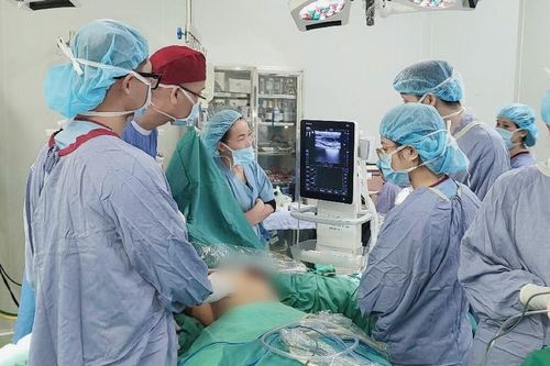 Cô gái 19 tuổi ngất xỉu sau tiêm filler làm đẹp, suýt phải cắt bỏ cả hai bầu ngực