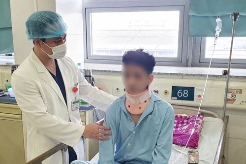 Lần đầu tiên phẫu thuật thành công cho thanh niên gẫy cột sống cổ phức tạp