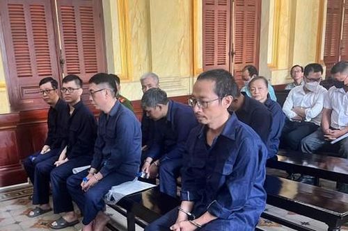 Cựu Phó giám đốc sở cùng 12 đồng phạm gây thiệt hại 39,4 tỷ đồng hầu tòa