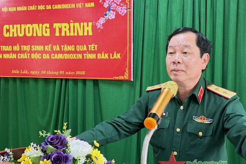 Hội Nạn nhân chất độc da cam/dioxin Việt Nam tặng quà Tết tại tỉnh Đắk Lắk