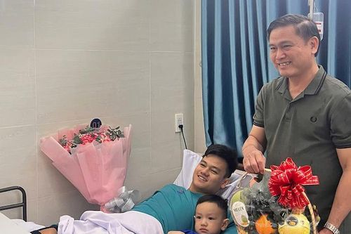 Lãnh đạo VFF động viên Hồ Tấn Tài