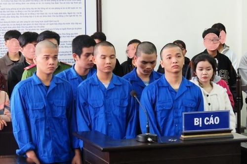 Xộ khám cả đám