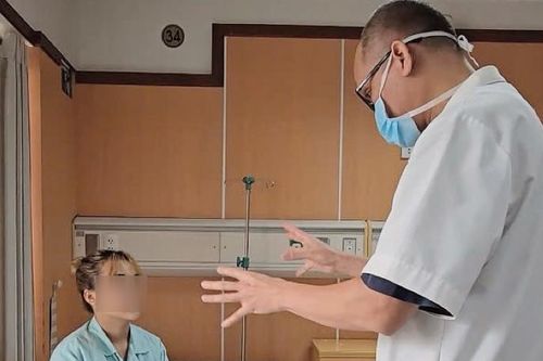 Nghe lời nhân viên spa tiêm filler nâng ngực, người phụ nữ suýt hỏng tuyến vú