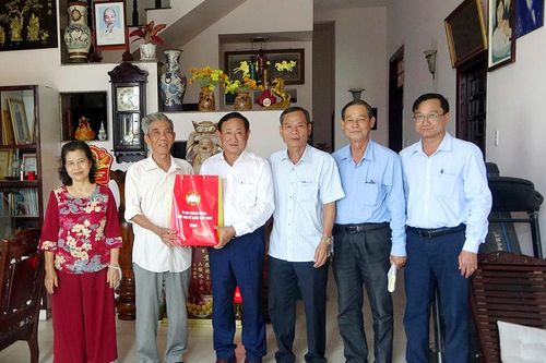 Trưởng ban Nội chính Tỉnh ủy chúc Tết nguyên lãnh đạo huyện Tri Tôn