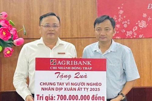 Tiếp nhận kinh phí hỗ trợ chăm lo Tết cho người nghèo