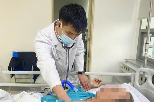Đau bụng quanh rốn, người đàn ông bất ngờ bị vỡ phình động mạch chủ bụng, rơi vào nguy kịch