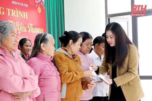Trao 110 suất quà chương trình 'Xuân Đoàn kết - Tết Nhân ái' cho phụ nữ nghèo, trẻ mồ côi khó khăn huyện Nga Sơn