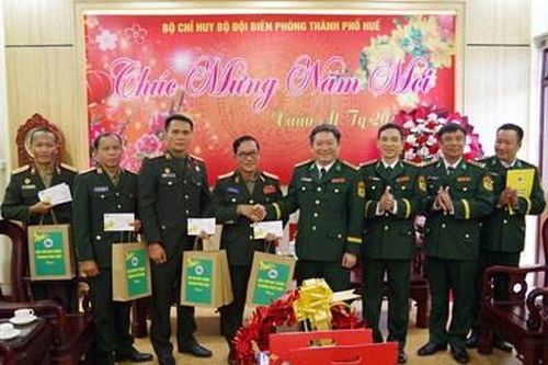 Đoàn công tác Bộ Chỉ huy Quân sự tỉnh Salavan chúc Tết cổ truyền Việt Nam
