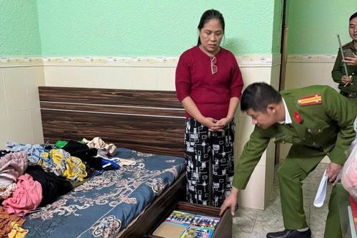 Bắt đối tượng tàng trữ và buôn bán trái phép pháo hoa nổ