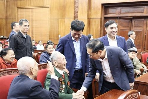 Phó Thủ tướng, Bộ trưởng Bùi Thanh Sơn thăm, chúc Tết gia đình chính sách, có hoàn cảnh khó khăn của tỉnh Điện Biên