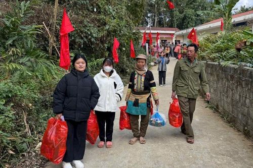 Xuân ấm tình quân dân
