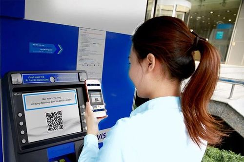 Nhờ ngân hàng số, giao dịch trực tiếp về tiền mặt dịp cận Tết giảm mạnh