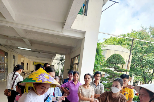 Những bữa ăn ấm lòng người bệnh