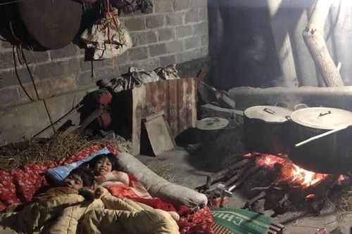 Xúc động trước loạt ảnh quây quần canh nồi bánh chưng Tết xưa