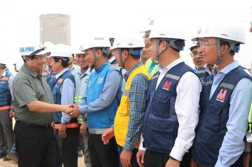 Thủ tướng chỉ đạo chăm lo, hỗ trợ người lao động làm việc xuyên Tết trên công trường các dự án