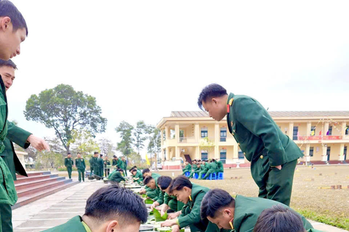 Gói yêu thương trong từng chiếc bánh chưng