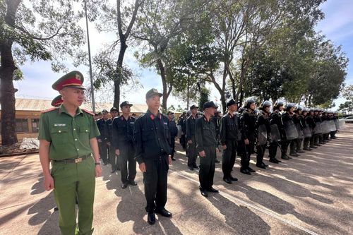 Lực lượng Cảnh sát cơ động sẵn sàng chiến đấu bảo vệ ANTT cho Nhân dân vui Xuân, đón Tết