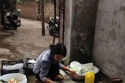Cơn ác mộng mang tên 'rửa bát' của hội chị em ngày Tết