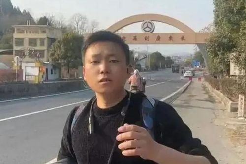 Người đàn ông đi bộ hơn 650km về quê ăn Tết