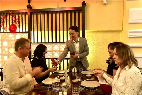 Du lịch nội địa Việt Nam hút khách 'Tây ăn Tết ta'