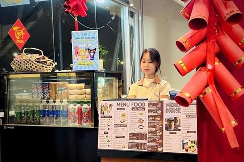 Sinh viên chọn làm thêm ngày Tết để nhân ba thu nhập