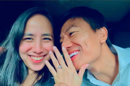Hiếu Nguyễn cầu hôn bạn gái